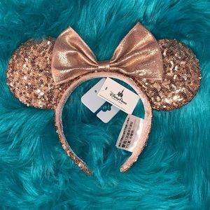 🌹NWT Rose gold Minnie ears🌹